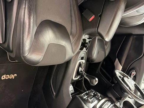 Used 2018 Jeep Cherokee Latitude Plus FWD image 25