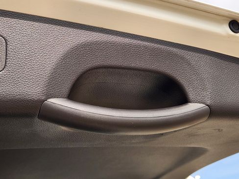 Used 2023 Kia Carnival LX image 41