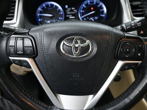 Certified 2019 Toyota Highlander Limited Platinum image 12