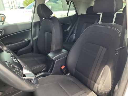 Used 2024 Hyundai Venue SEL FWD image 15