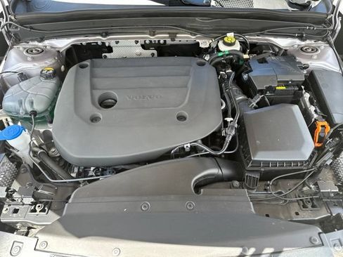 Certified 2026 Volvo XC40 B5 Plus AWD/4WD image 33