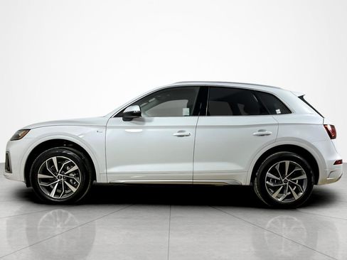 Used 2023 Audi Q5 2.0T Premium w/ Convenience Package AWD/4WD image 2