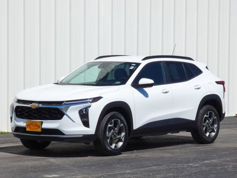 Used 2025 Chevrolet Trax LT image 7