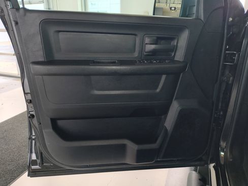 Used 2017 RAM 1500 Express w/ Black Ram 1500 Express Group image 19