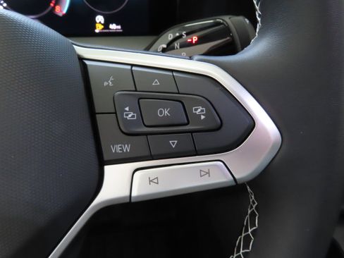 New 2026 Volkswagen Tiguan SE FWD image 15