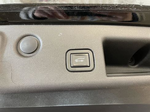 Used 2021 Chevrolet Equinox LT image 44