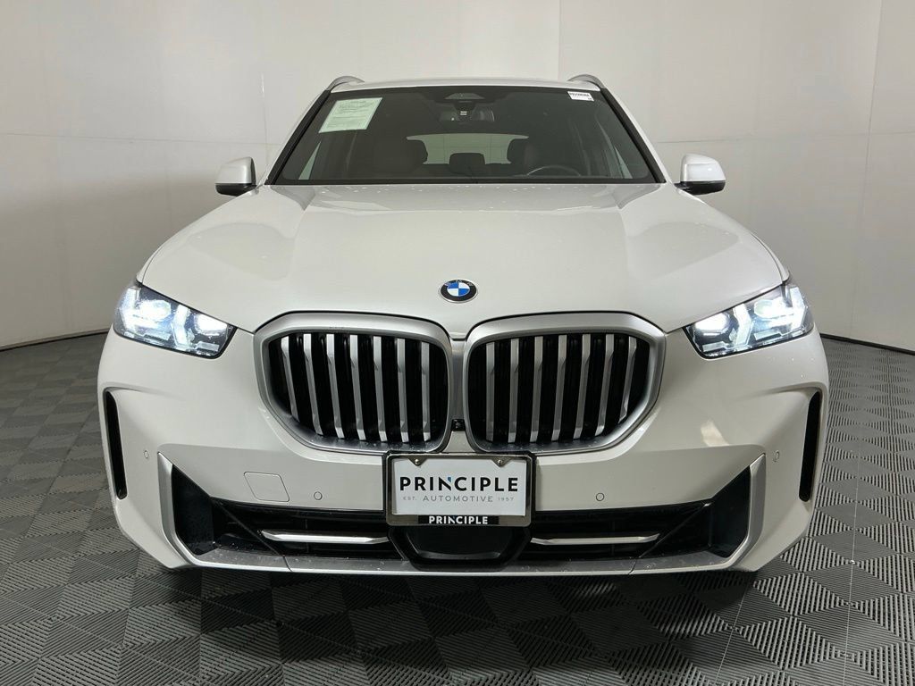 Certified 2024 BMW X5 xDrive40i w/ Premium Package AWD/4WD image 3