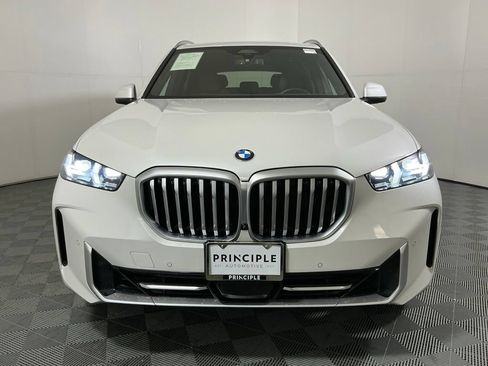Used 2024 BMW X5 xDrive40i w/ Premium Package AWD/4WD image 3