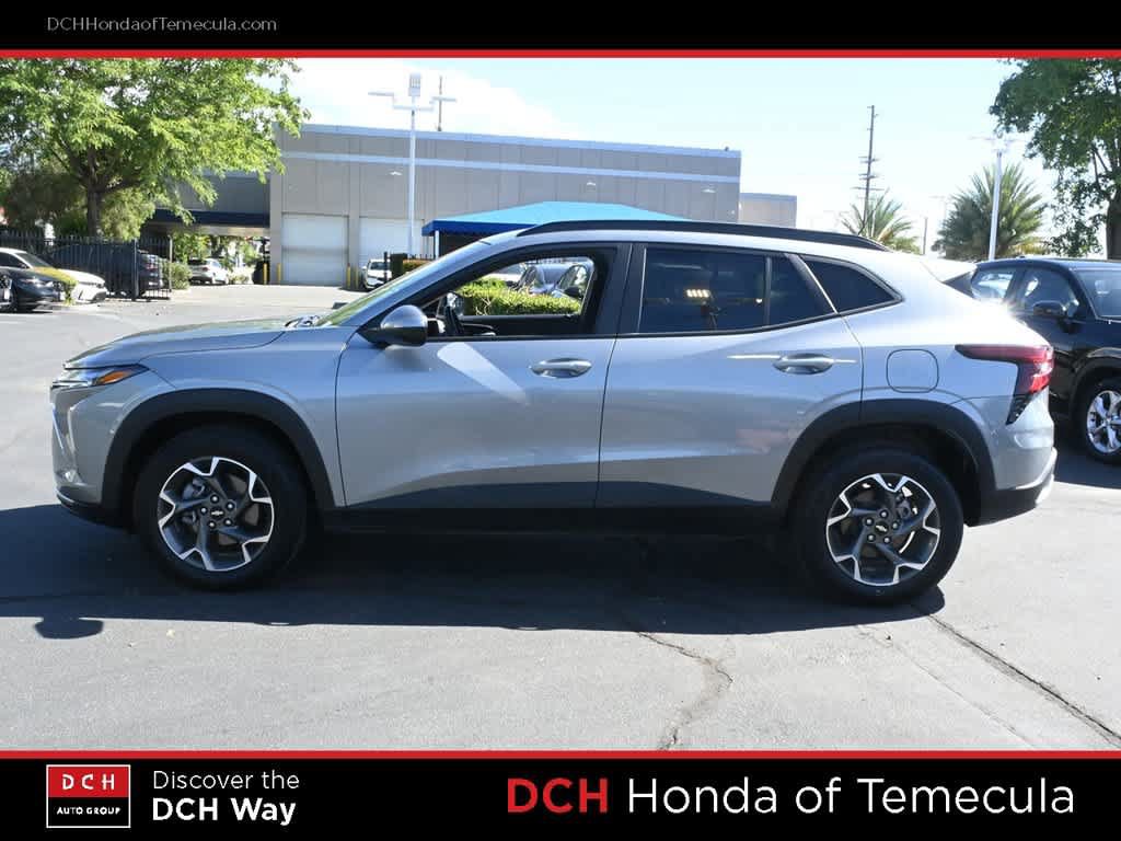Used 2024 Chevrolet Trax LT w/ Driver Confidence Package FWD image 4
