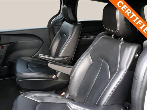 Used 2024 Chrysler Pacifica Select image 14