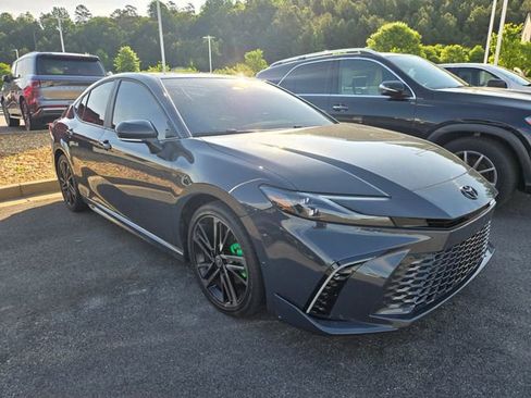 Used 2025 Toyota Camry XSE FWD image 3