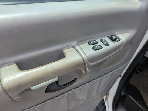 Used 2001 Ford E-350 and Econoline 350 Club Wagon RWD image 8