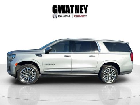 Used 2024 GMC Yukon XL Denali Ultimate image 3