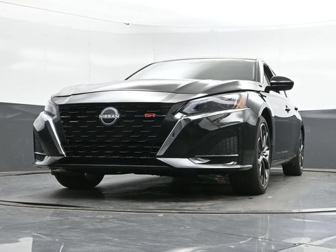 Used 2025 Nissan Altima 2.5 SR w/ SR Premium Package FWD image 43