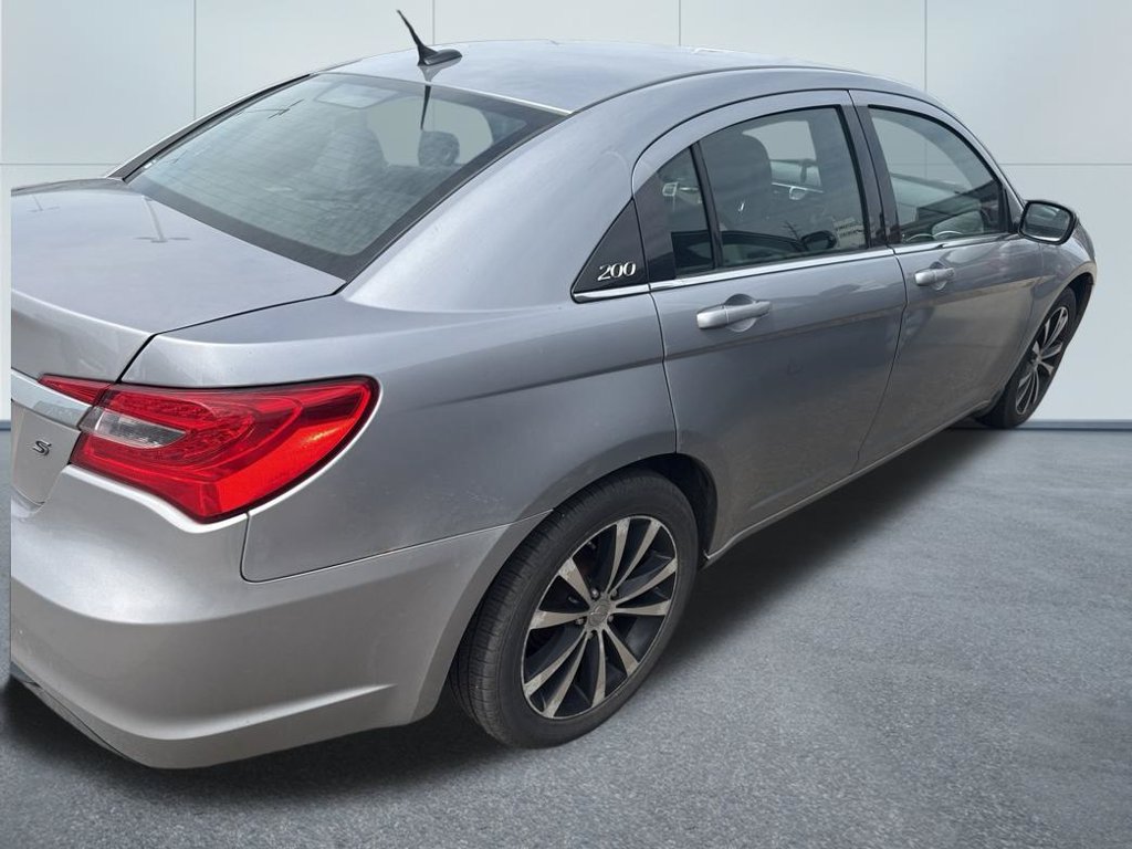 Used 2014 Chrysler 200 Touring w/ 200 S Group FWD image 3