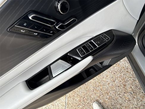 Certified 2025 Cadillac Lyriq Luxury image 23