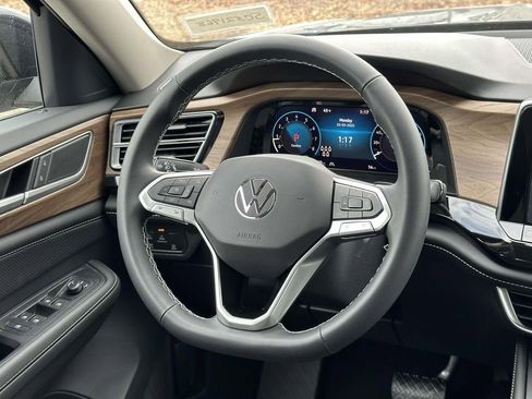 Used 2025 Volkswagen Atlas SE image 8