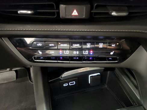 Used 2023 Buick Envision Essence FWD image 39