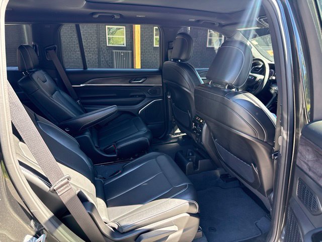 Used 2023 Jeep Grand Cherokee L Overland AWD/4WD image 12