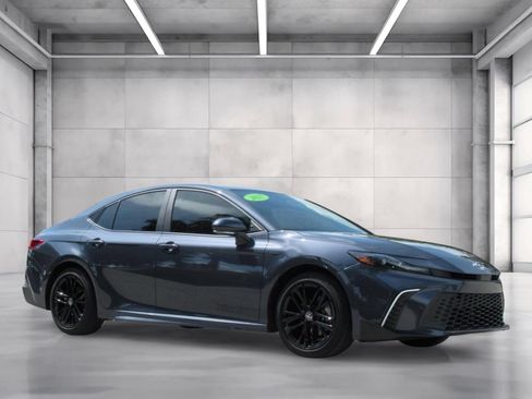 Used 2026 Toyota Camry SE FWD image 1