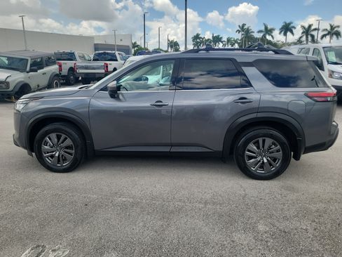Used 2025 Nissan Pathfinder SV FWD image 8