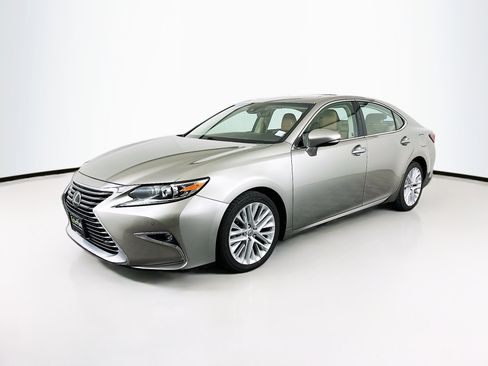 Used 2016 Lexus ES 350 w/ Luxury Package w/Wood Trim image 3