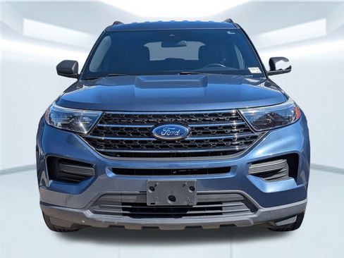 Used 2020 Ford Explorer XLT image 2