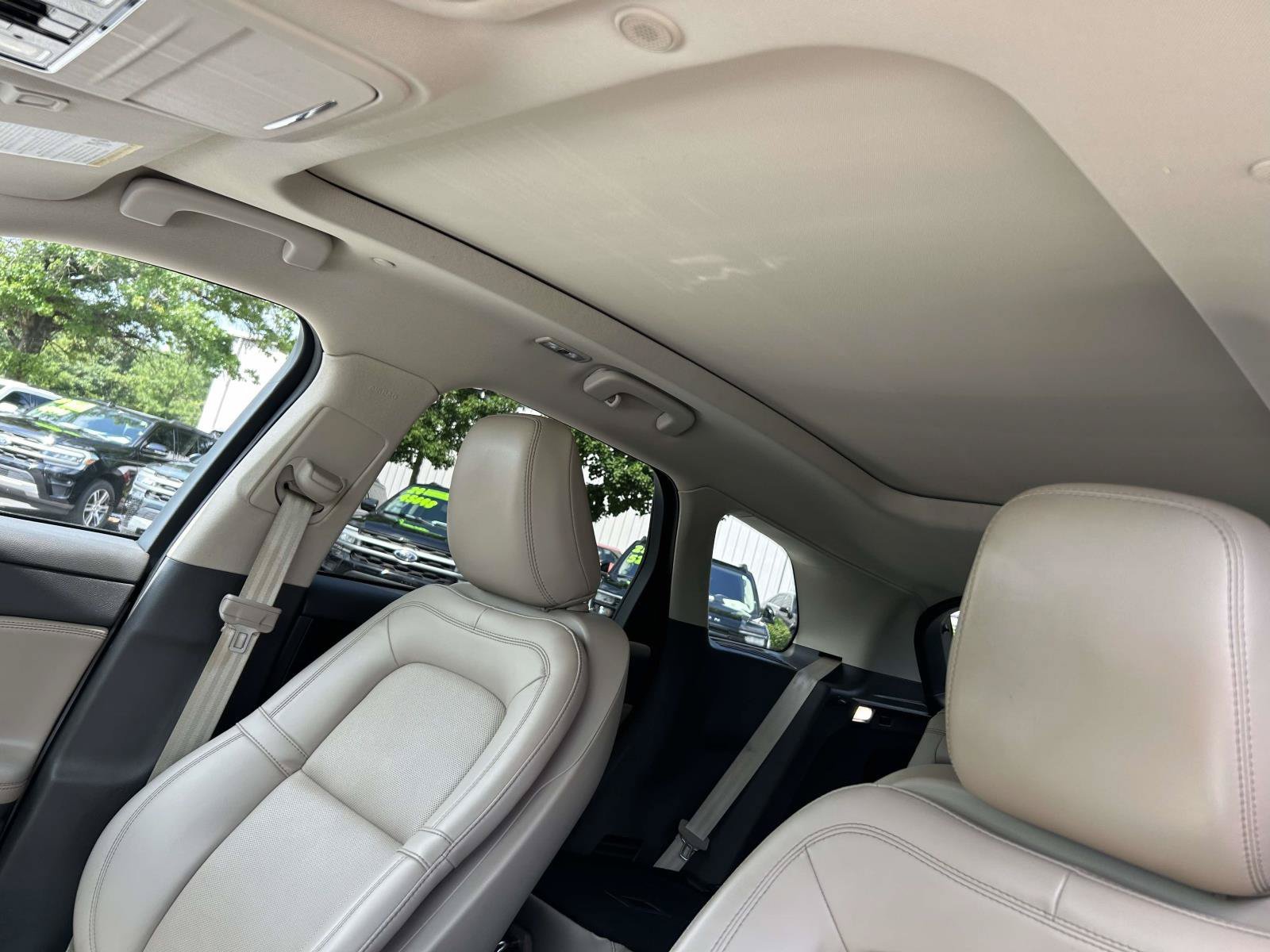 Used 2022 Lincoln Corsair AWD w/ Premium Package image 22