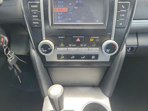 Used 2014 Toyota Camry SE FWD image 14