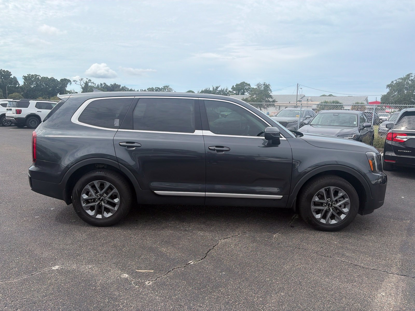 Used 2024 Kia Telluride LX FWD image 8