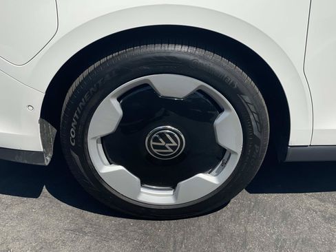 Certified 2025 Volkswagen ID. Buzz Pro S RWD image 6