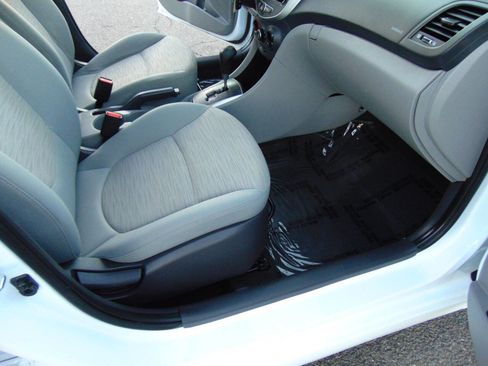 Used 2017 Hyundai Accent SE image 12