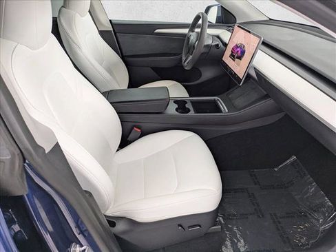 Used 2023 Tesla Model Y Long Range image 21