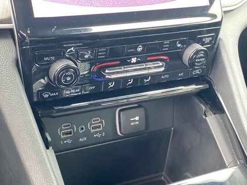 Used 2023 Jeep Grand Cherokee Limited AWD/4WD image 13