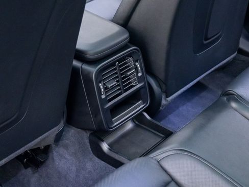 Used 2023 Porsche Taycan image 19