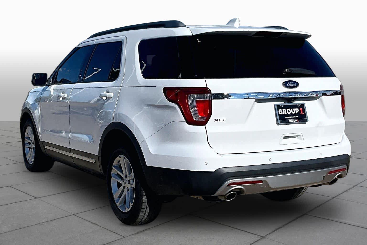 Used 2017 Ford Explorer XLT FWD image 12