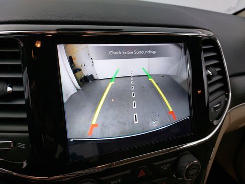 Used 2021 Jeep Grand Cherokee Limited w/ Premium Lighting Group image 25