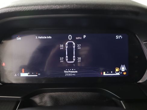 Used 2024 Jeep Grand Cherokee L Laredo image 4