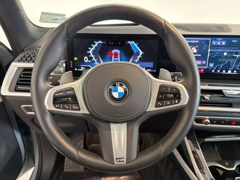 Certified 2025 BMW X7 xDrive40i w/ M Sport Package AWD/4WD image 18