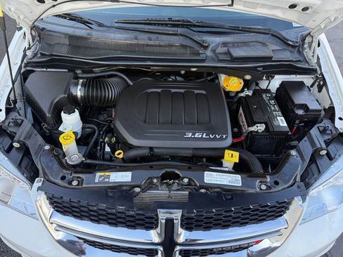 Used 2017 Dodge Grand Caravan SXT image 18