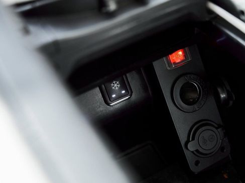 Used 2021 Mercedes-Benz Metris Passenger w/ Premium Safety Package image 84