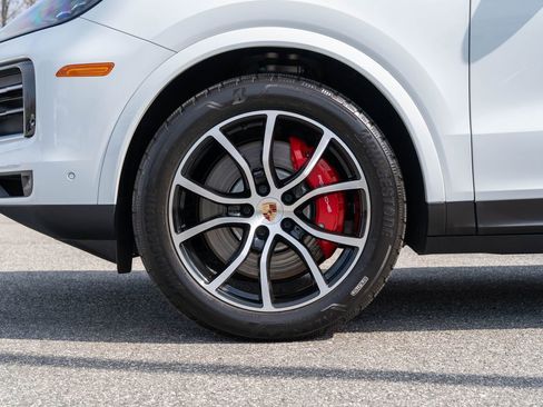 Certified 2025 Porsche Cayenne S w/ Premium Package Plus image 11