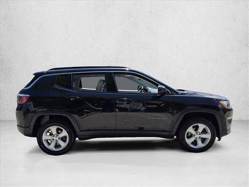Used 2021 Jeep Compass Latitude w/ Sun and Sound Group AWD/4WD image 4