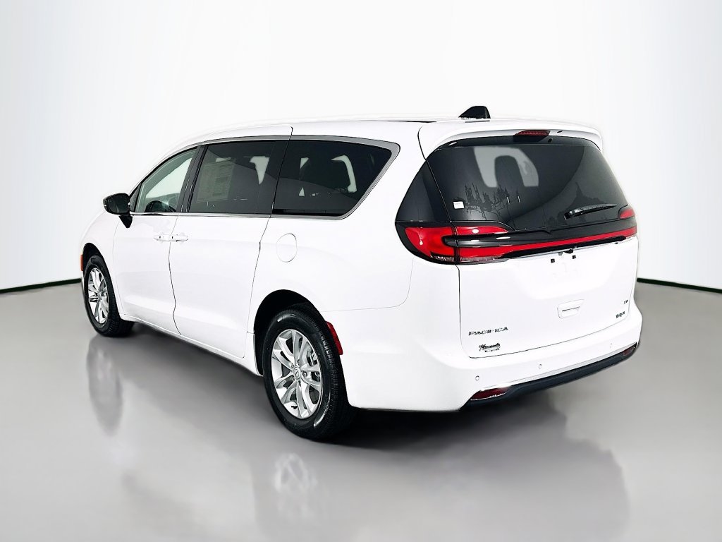 New 2026 Chrysler Pacifica Select AWD/4WD image 5