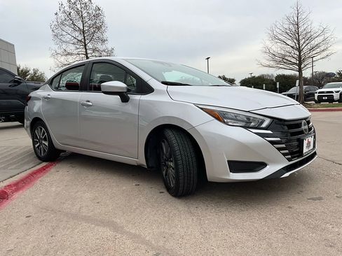Used 2025 Nissan Versa SV image 4