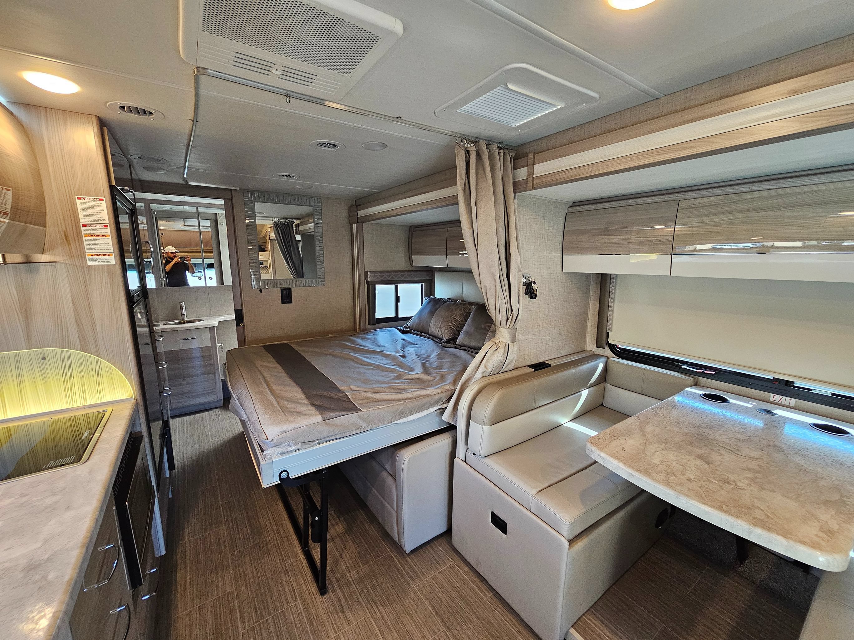 Used 2022 Mercedes-Benz Sprinter 3500 w/ Acoustic Package image 54