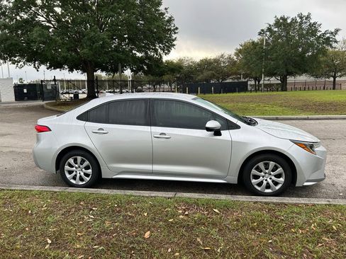 Used 2020 Toyota Corolla LE image 6