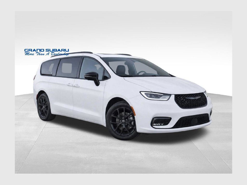 Used 2025 Chrysler Pacifica Limited FWD 360° Tour