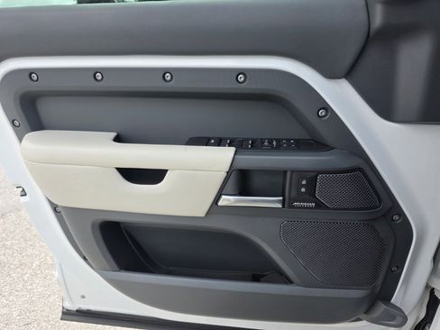 Certified 2023 Land Rover Defender 110 X-Dynamic SE image 29