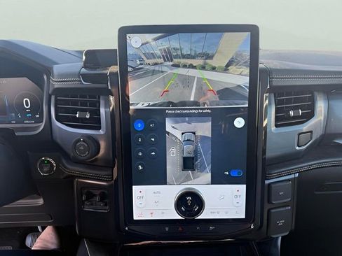 Used 2022 Ford F150 Lightning Platinum image 19